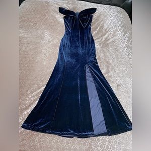 Off shoulder velvet navy blue dress